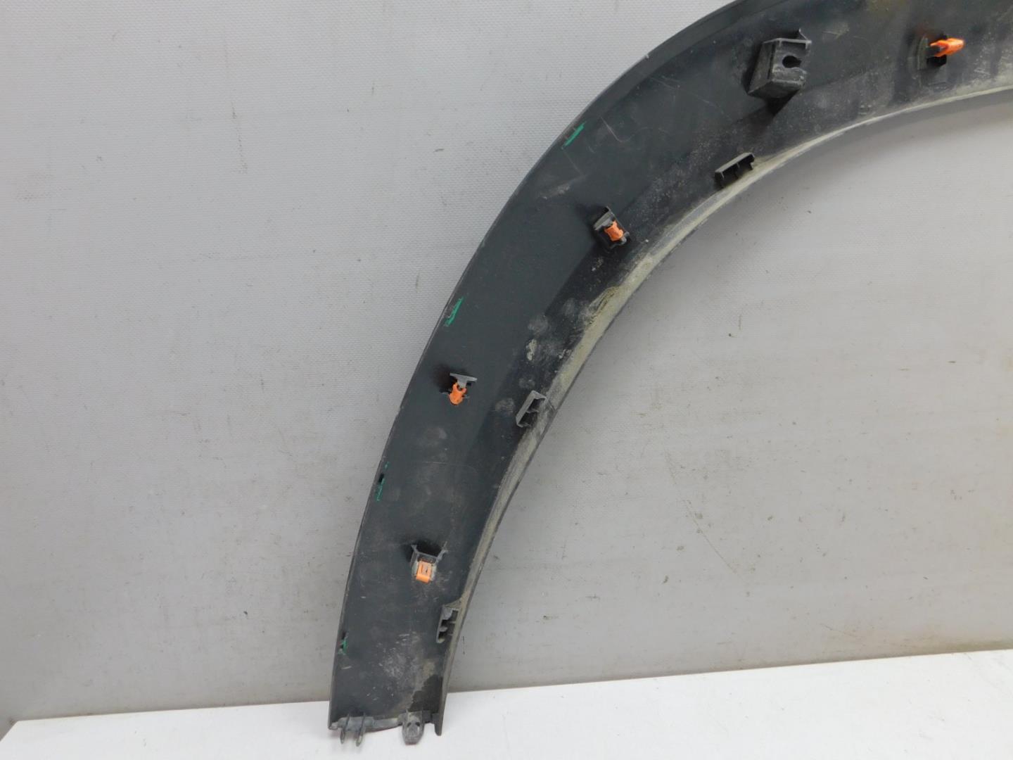 Накладка переднего крыла правого