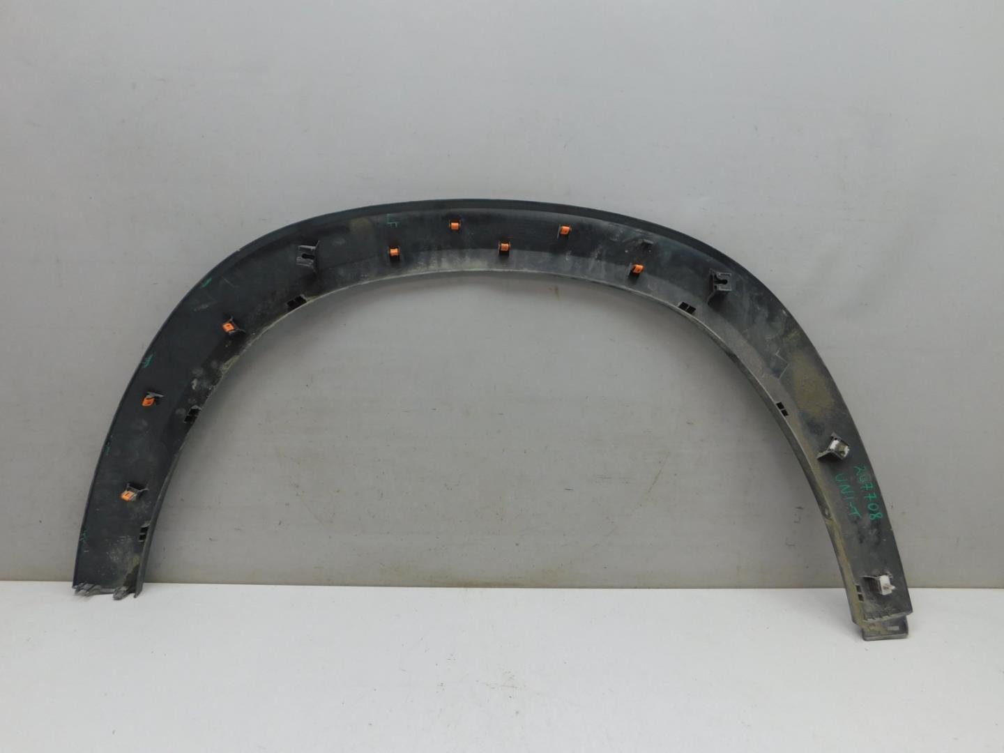 Накладка переднего крыла правого