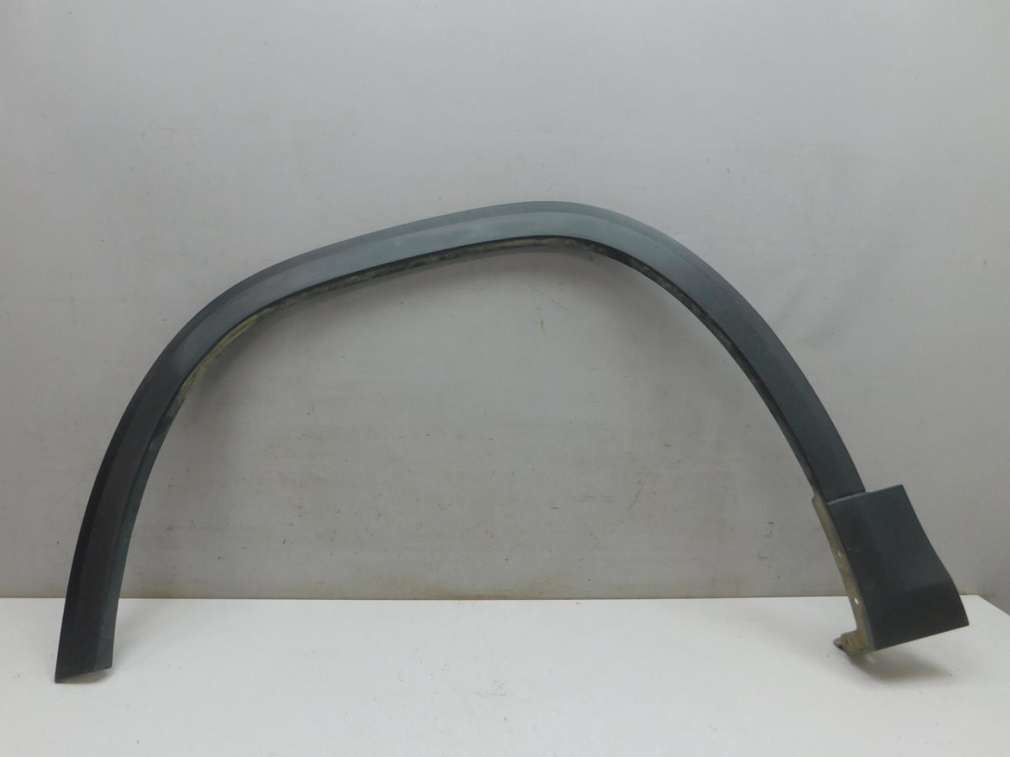 Накладка переднего крыла левого