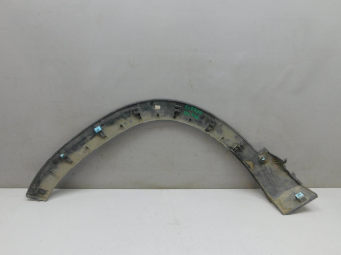 Накладка переднего крыла правого