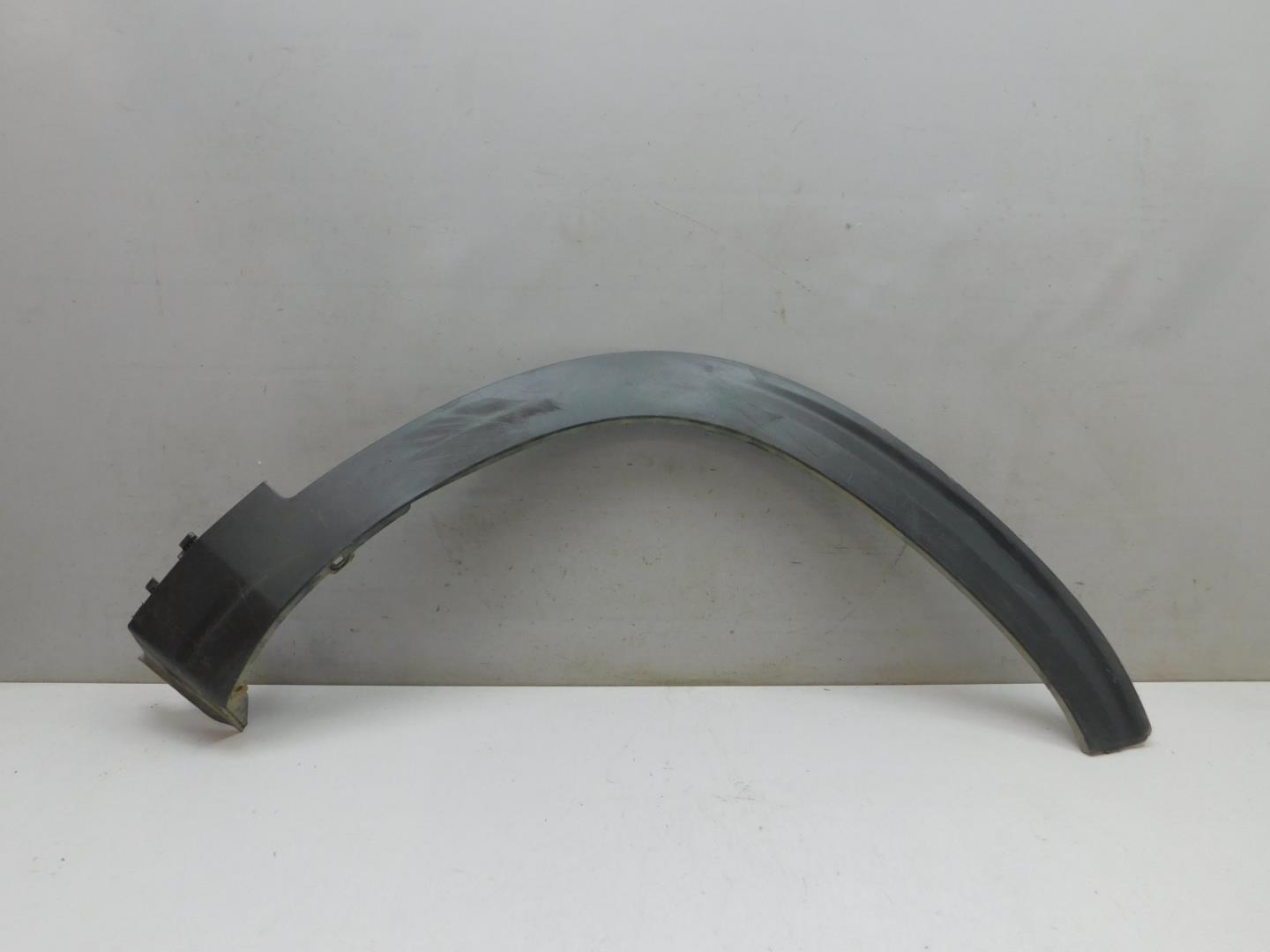 Накладка переднего крыла правого