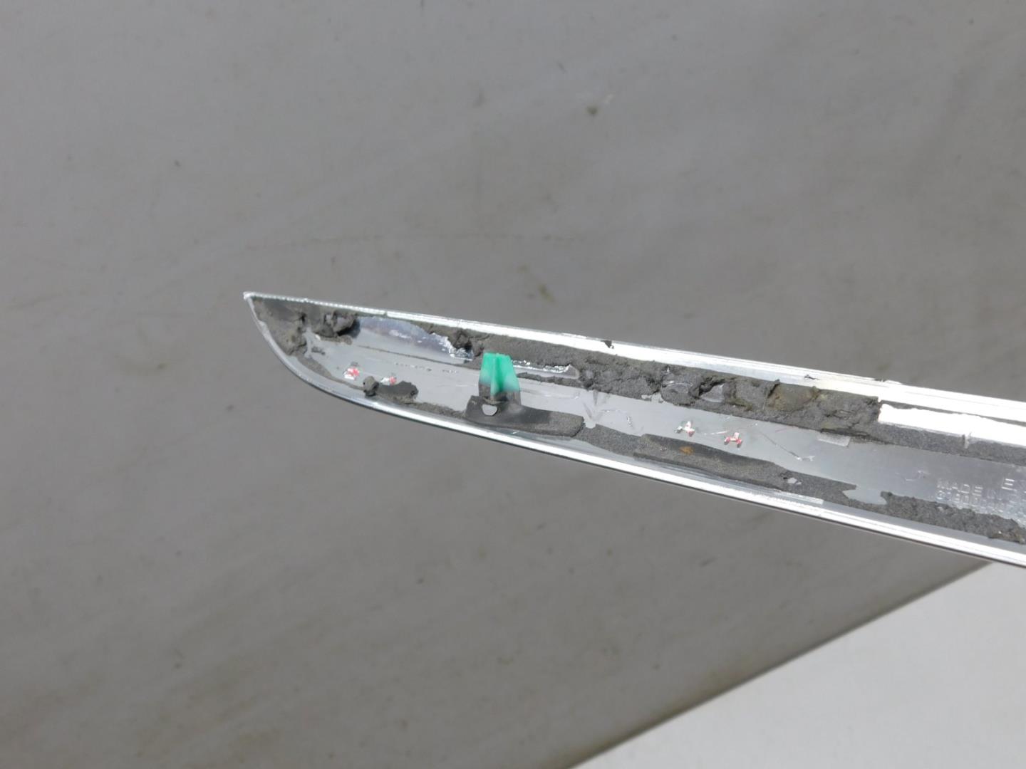 Накладка переднего крыла правого