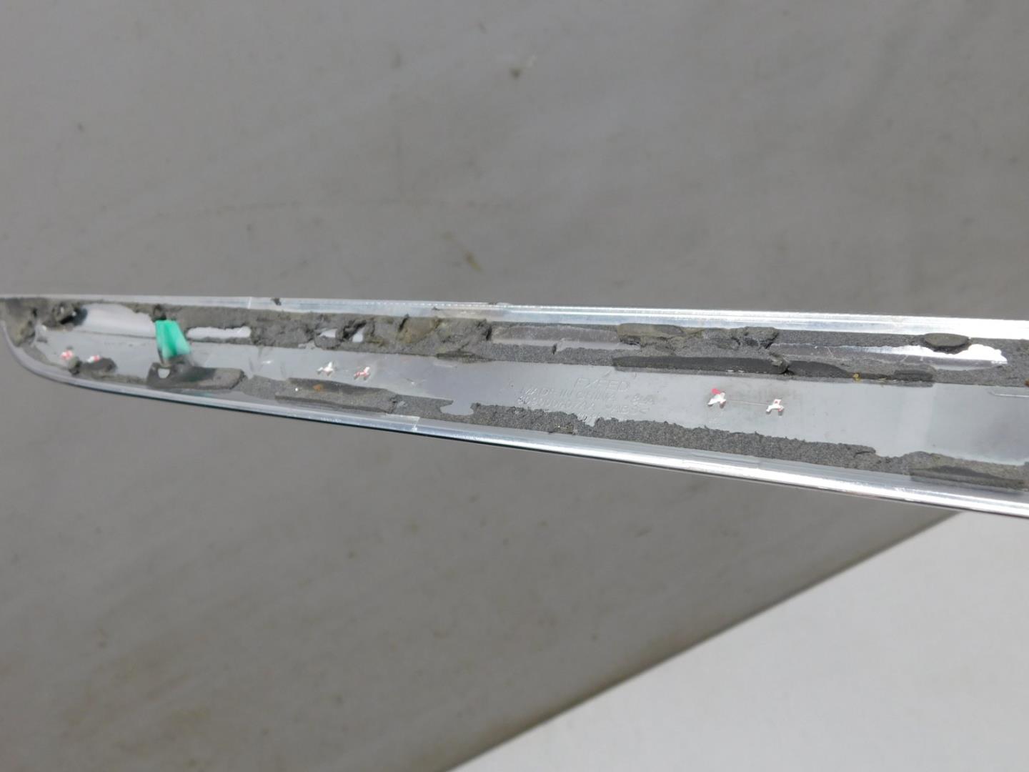 Накладка переднего крыла правого