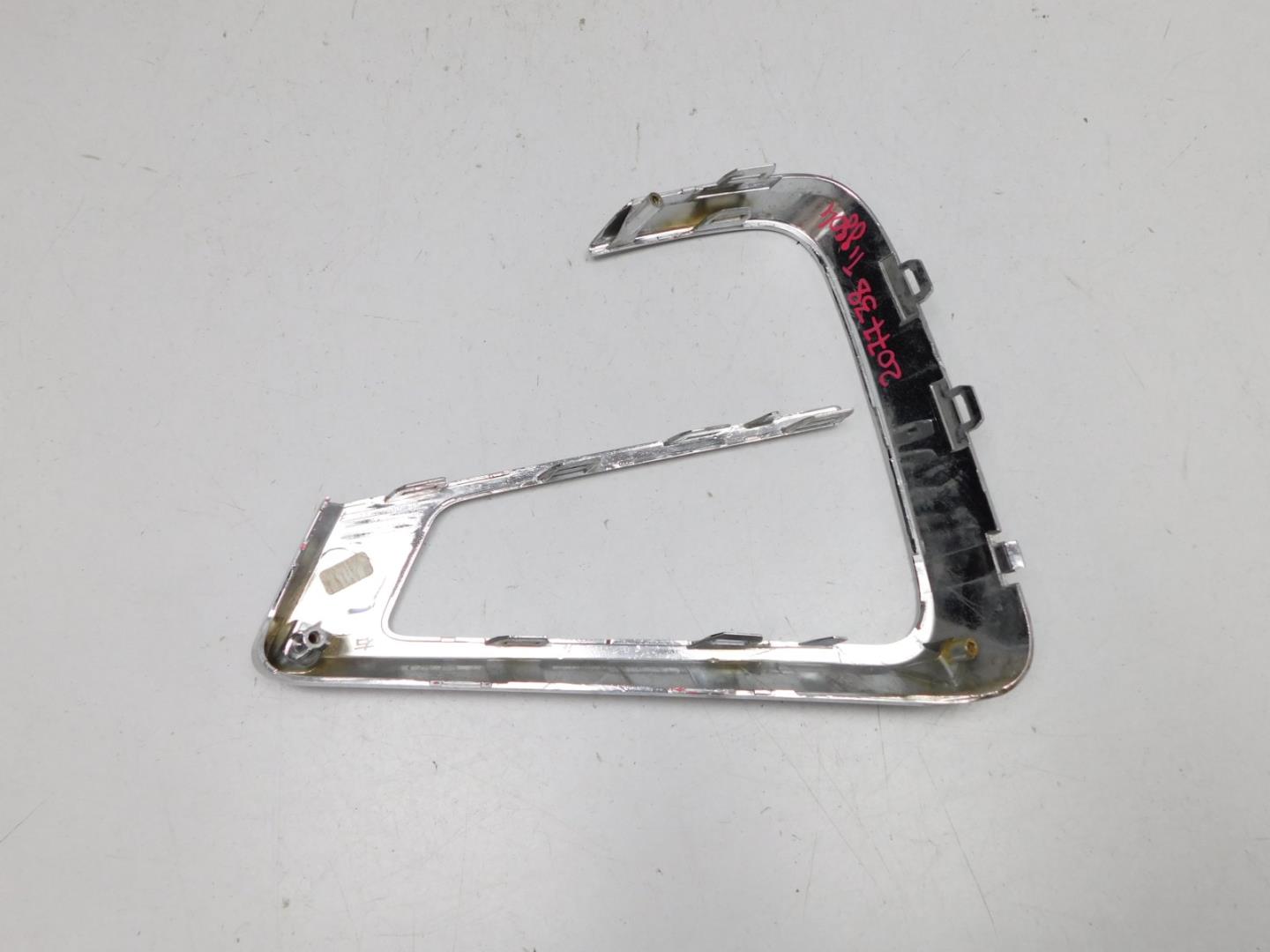 Накладка переднего бампера