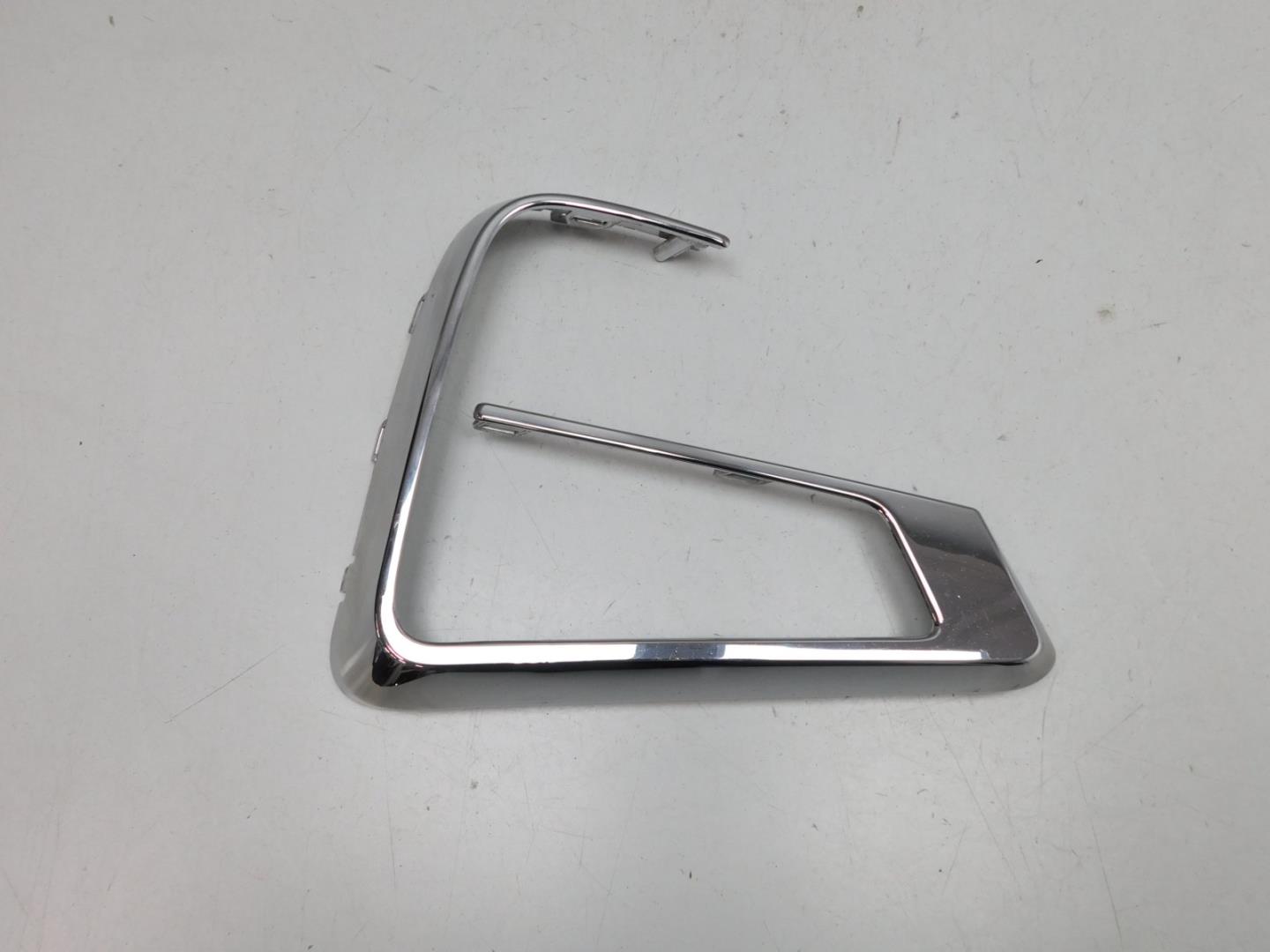 Накладка переднего бампера