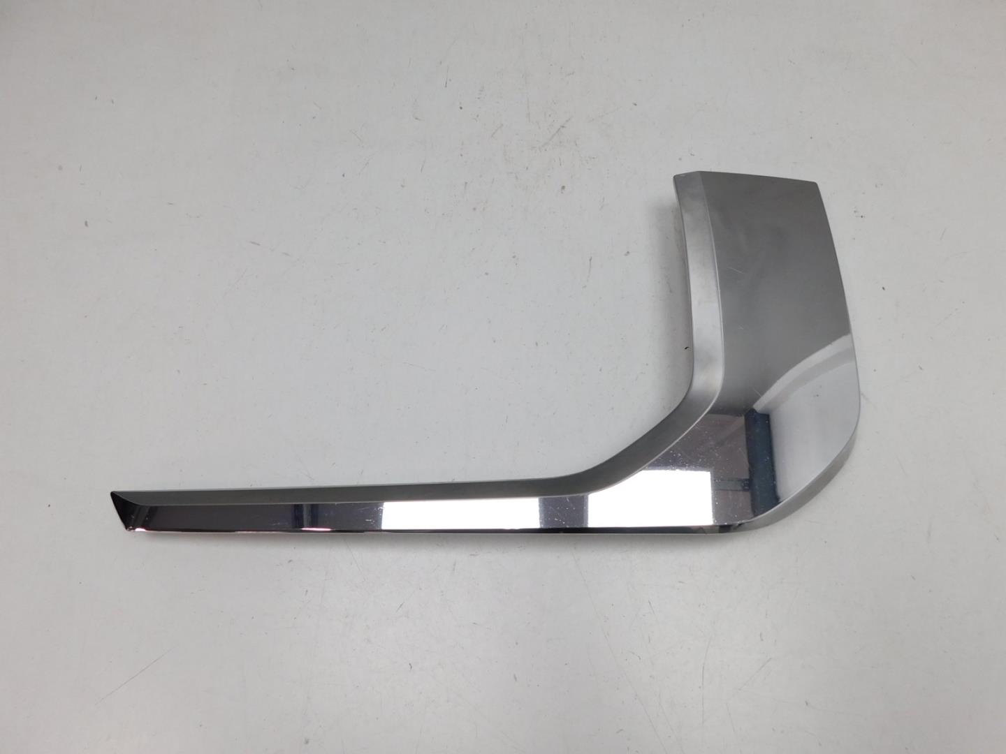 Накладка переднего бампера