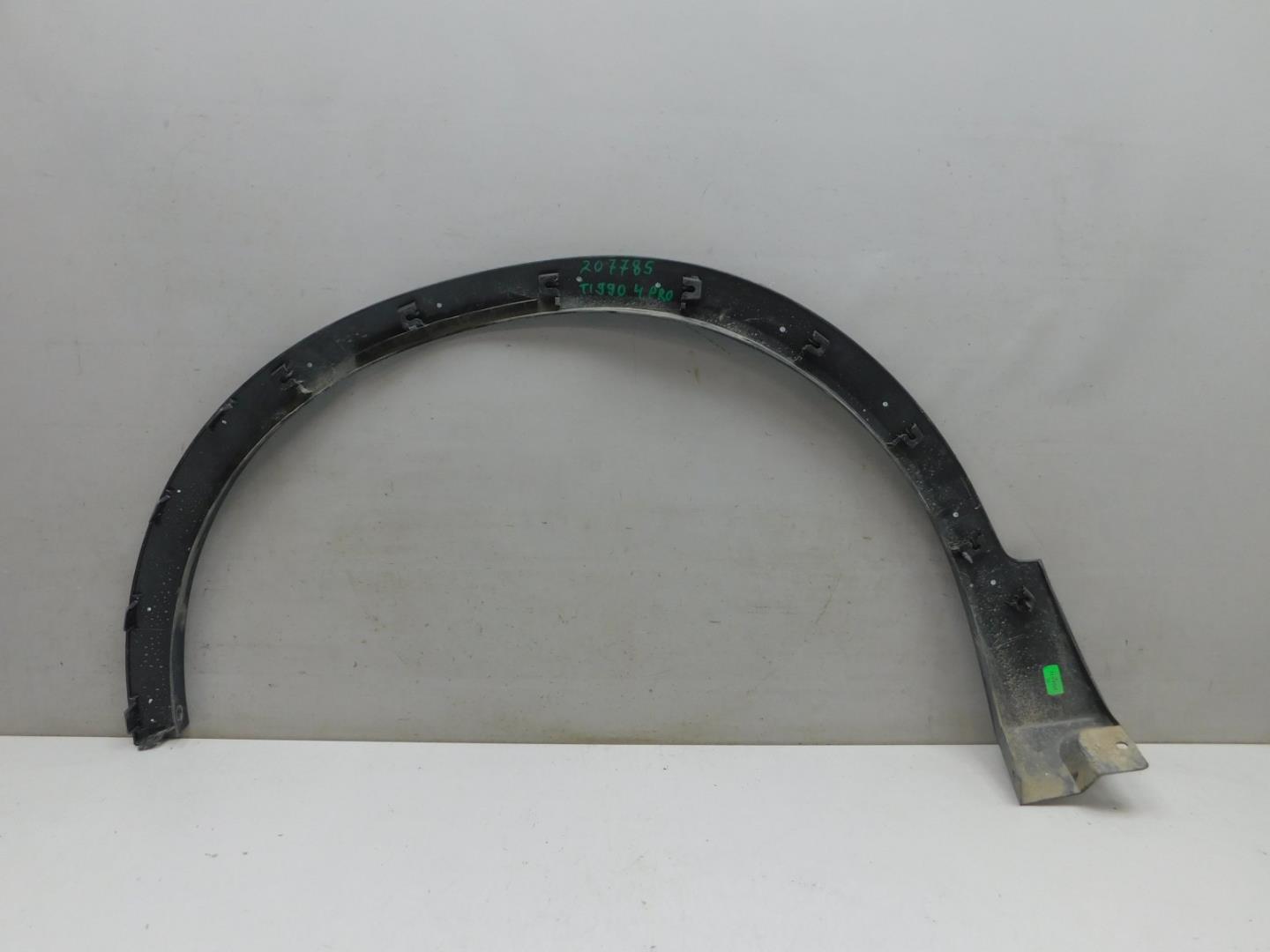 Накладка переднего крыла правого