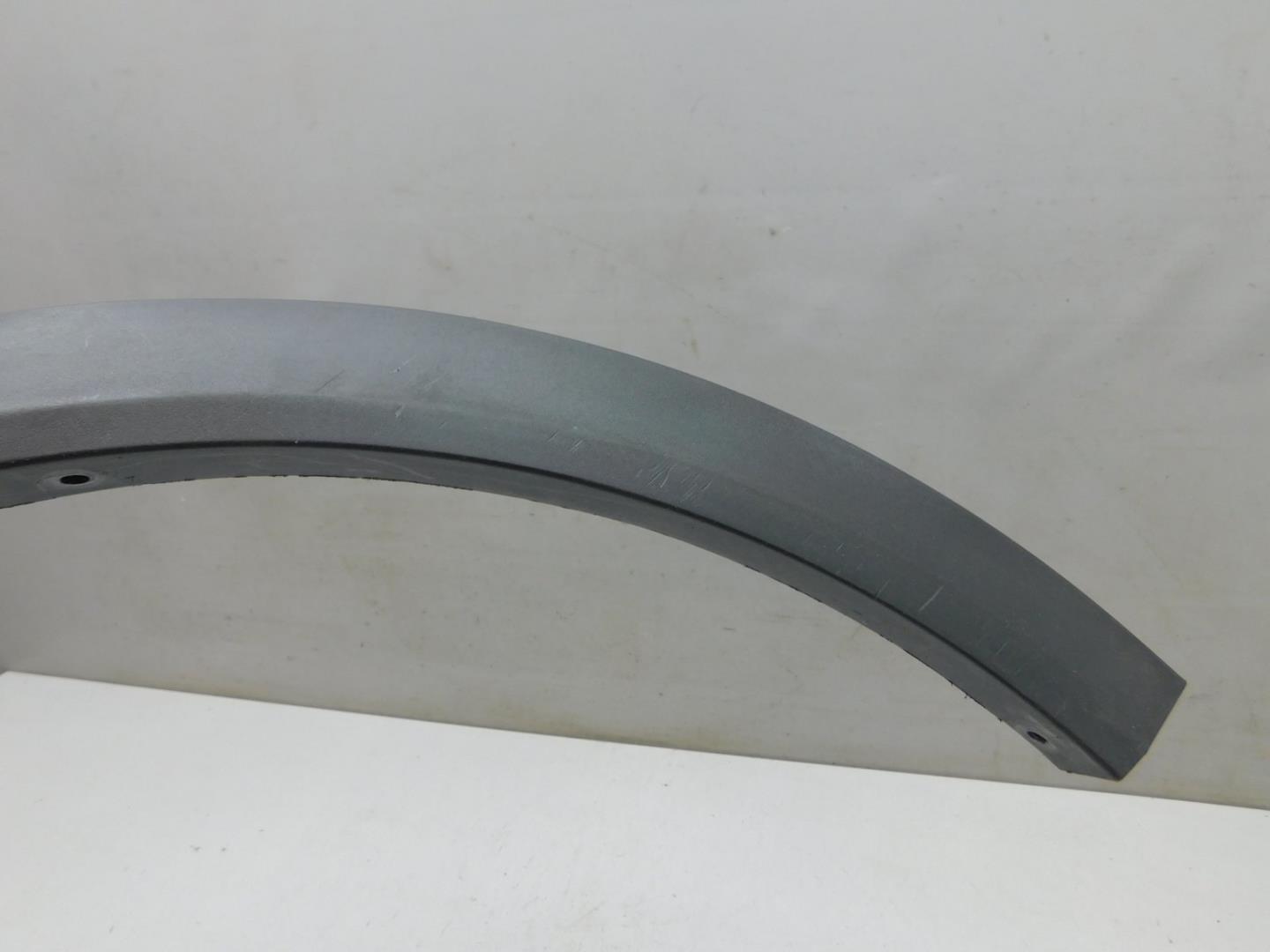 Накладка переднего крыла правого