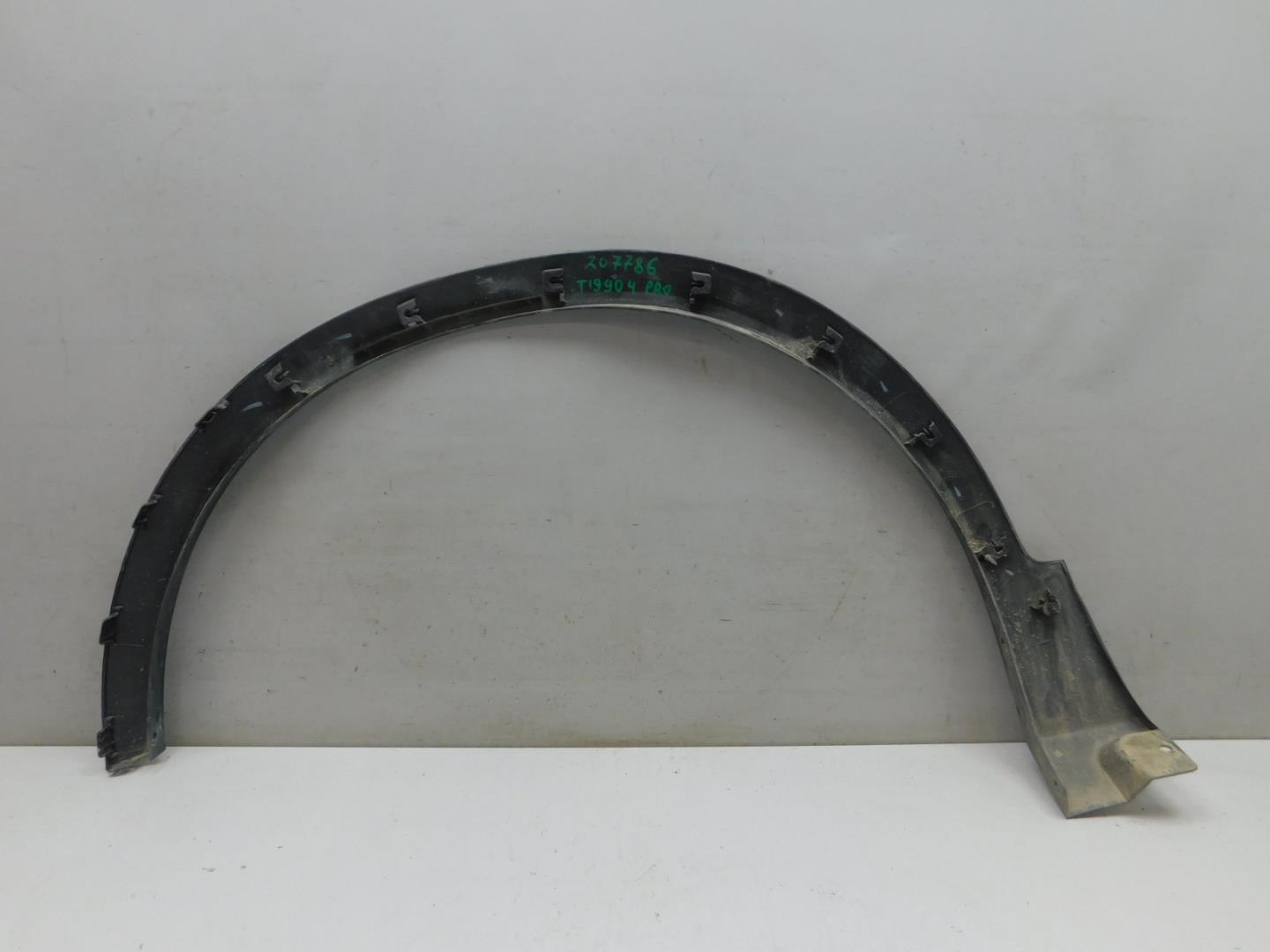 Накладка переднего крыла правого