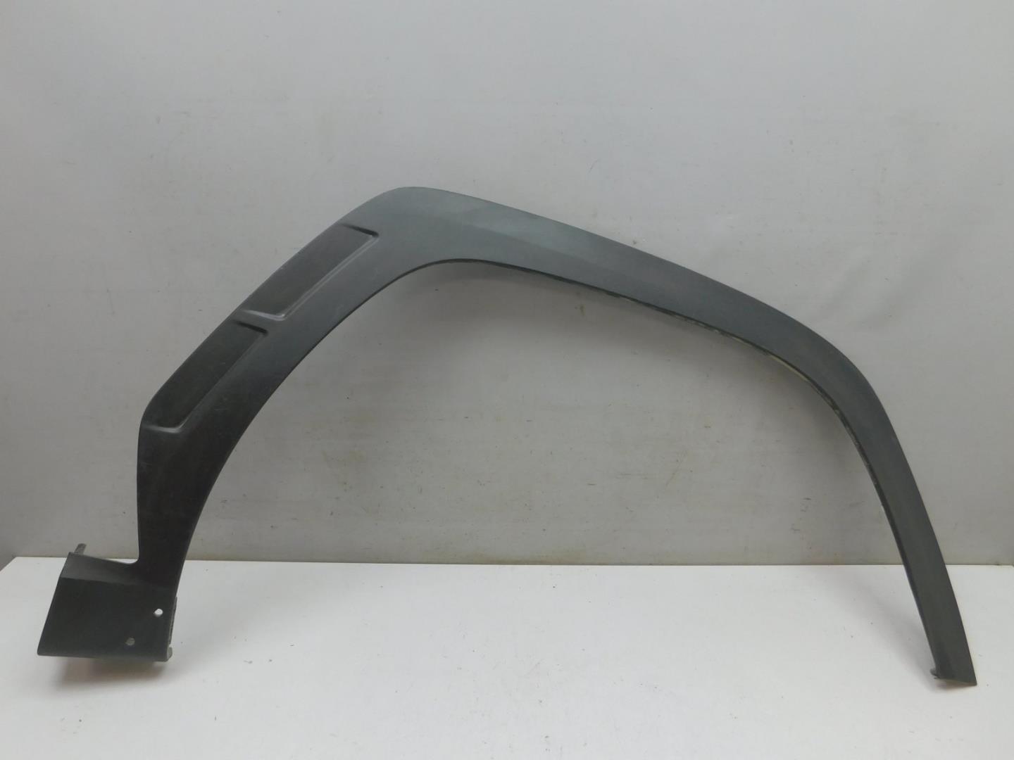 Накладка переднего крыла правого