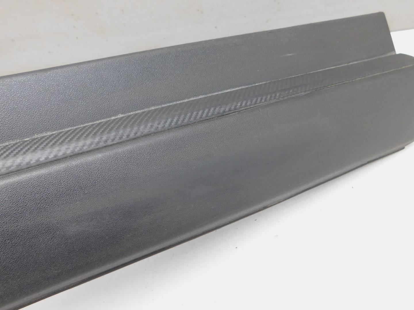 Накладка двери передней левой