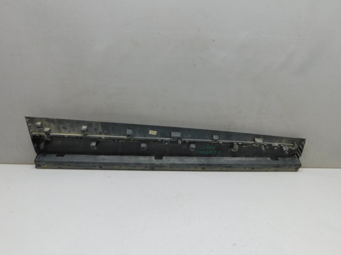 Накладка двери передней левой