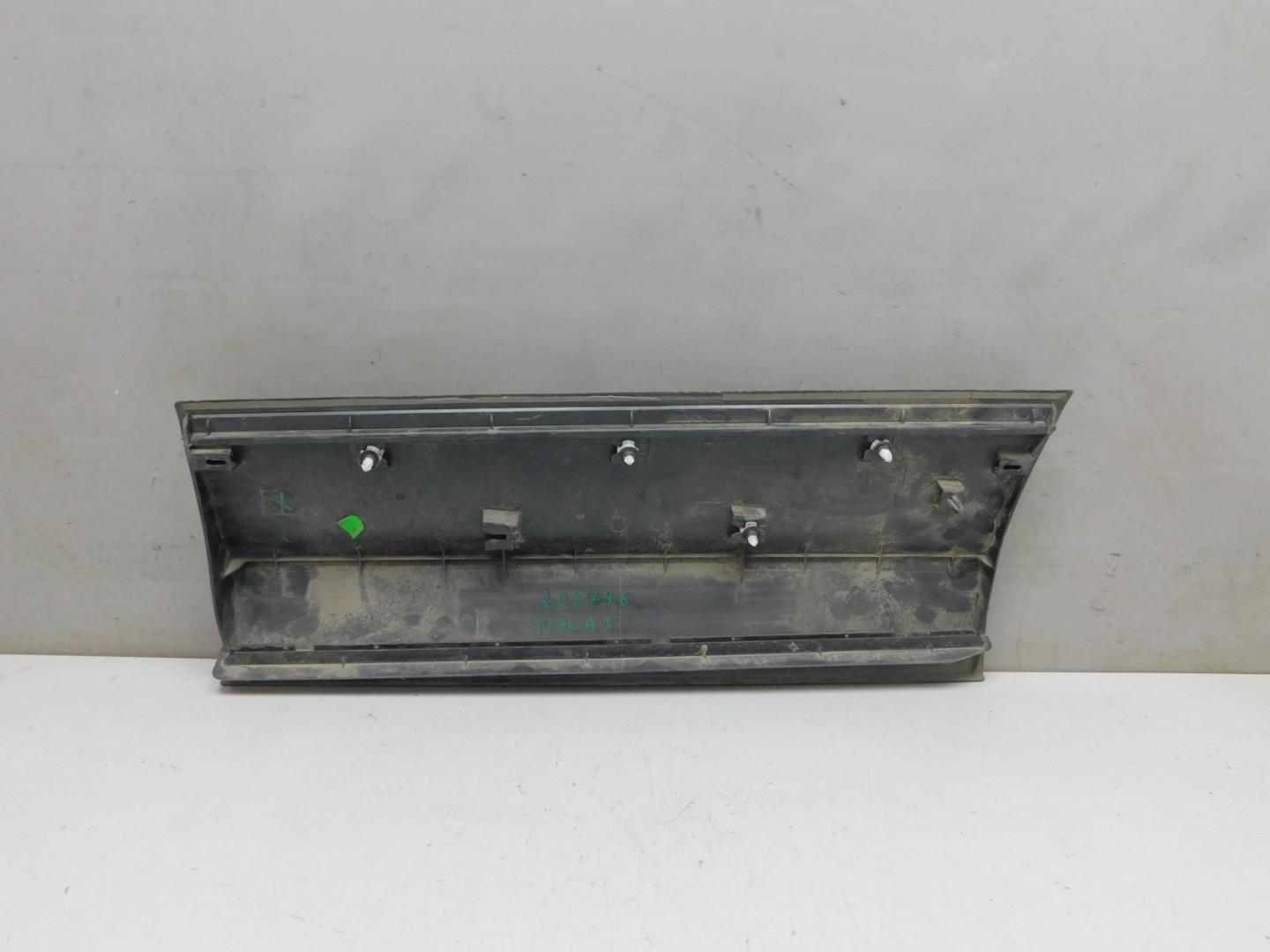 Накладка двери задней правой