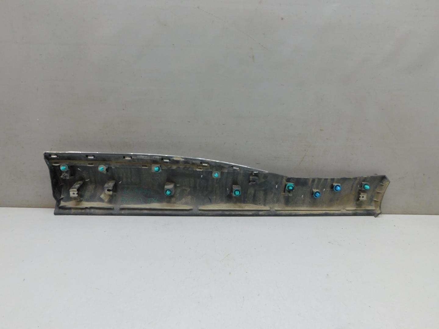 Накладка двери задней правой