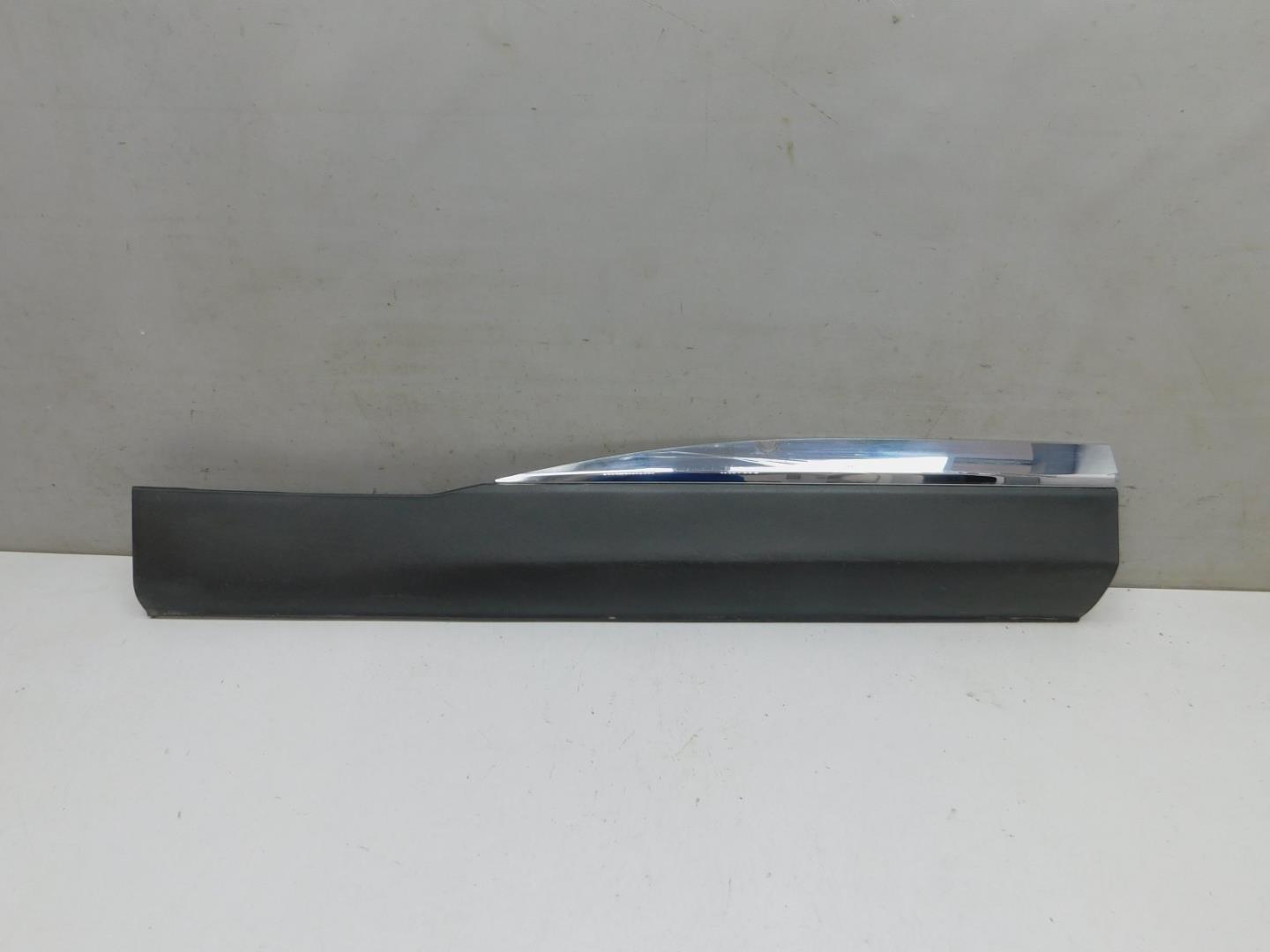 Накладка двери задней правой