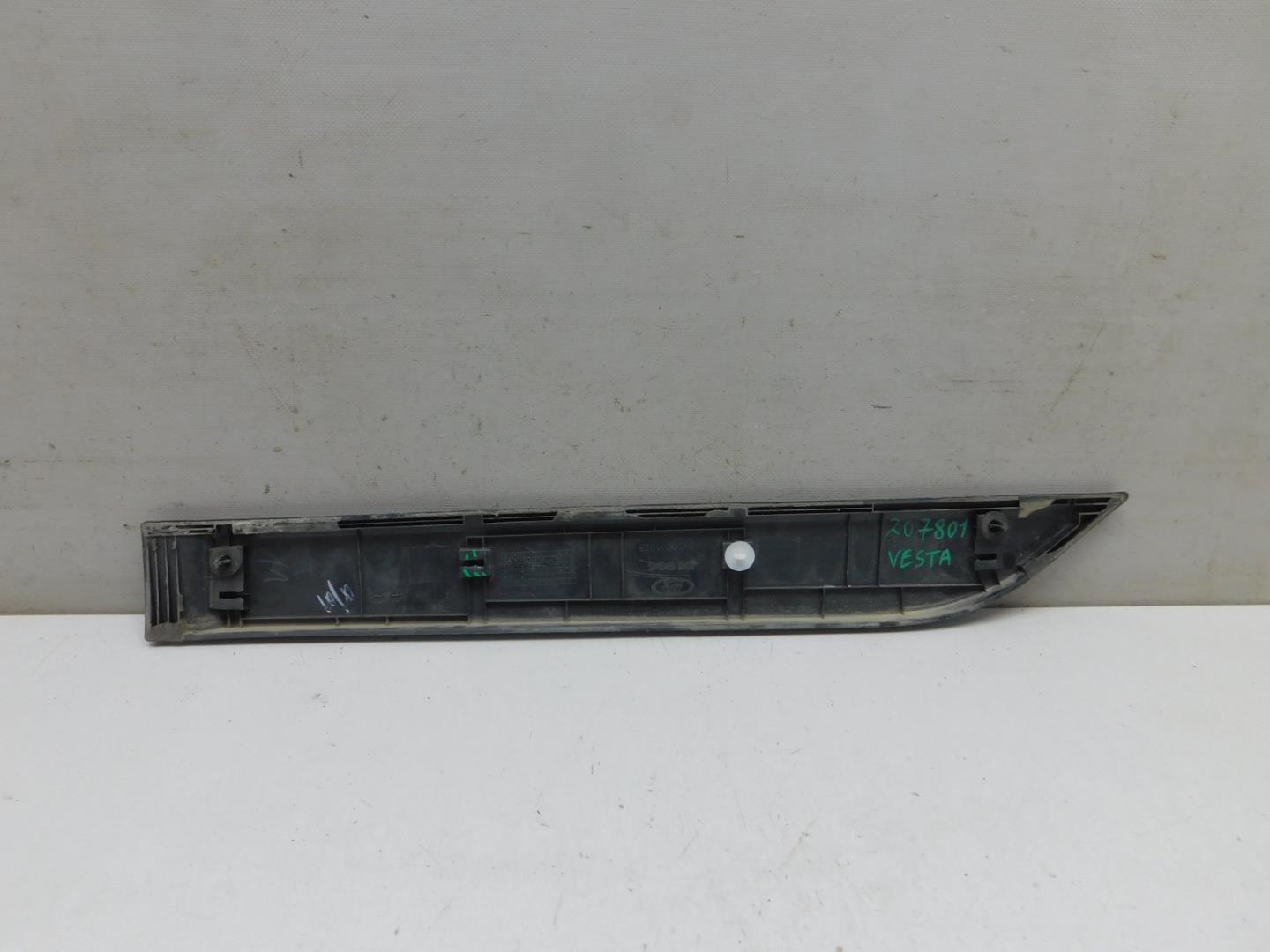 Накладка двери задней правой