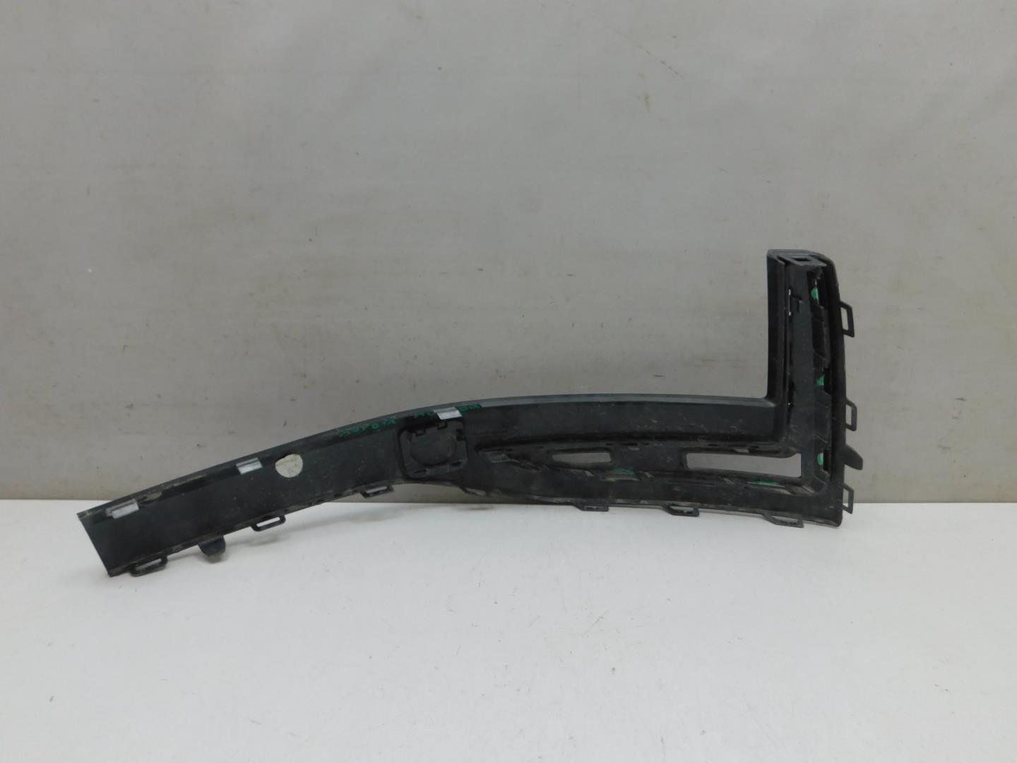 Накладка переднего бампера