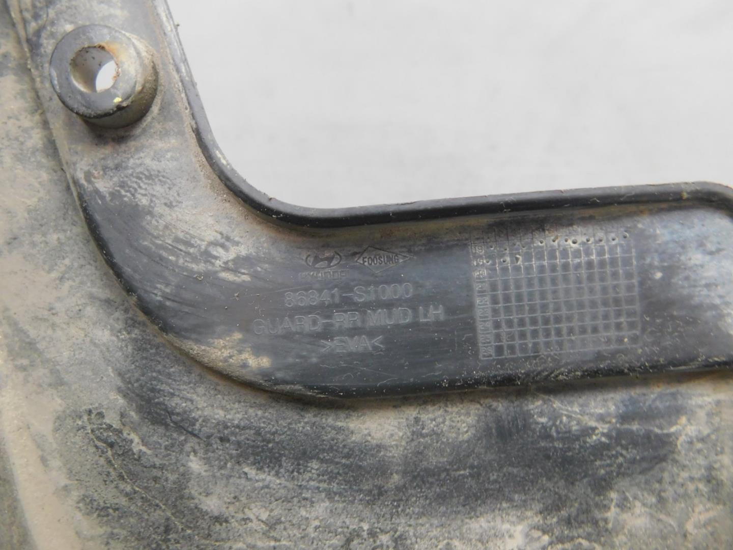 Брызговик задний левый
