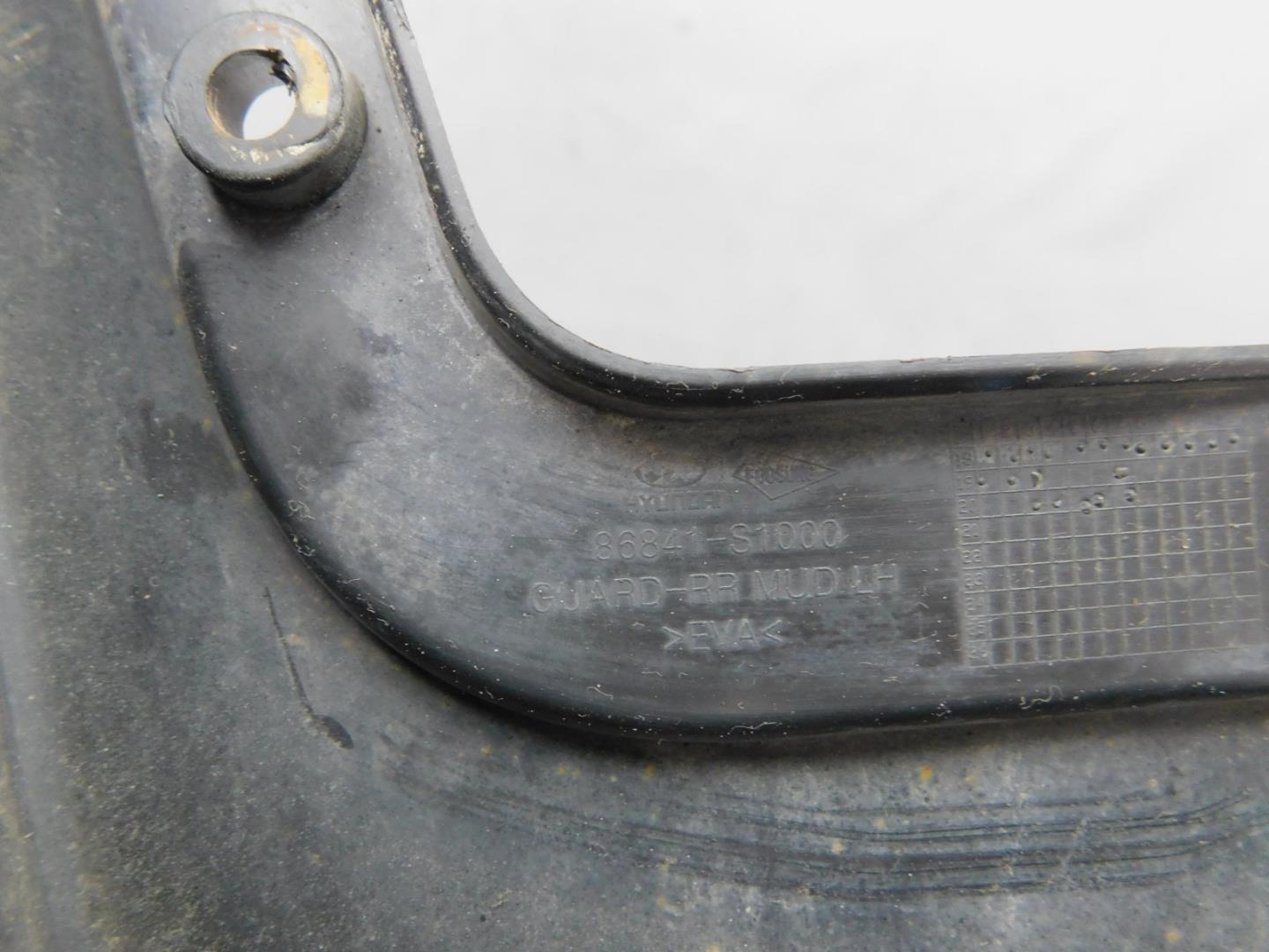 Брызговик задний левый