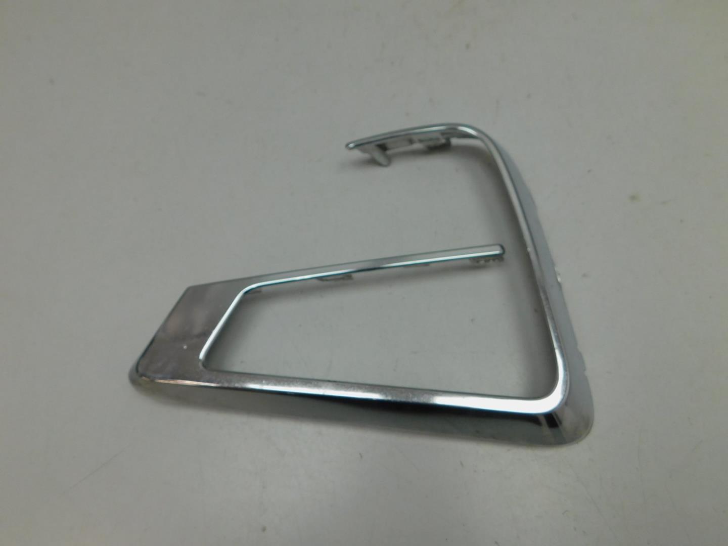 Накладка переднего бампера