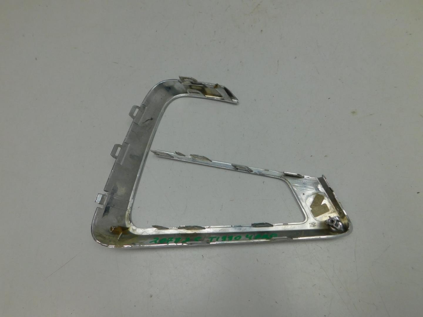 Накладка переднего бампера