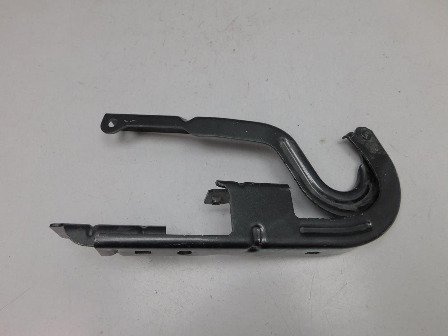 Петля капота левая