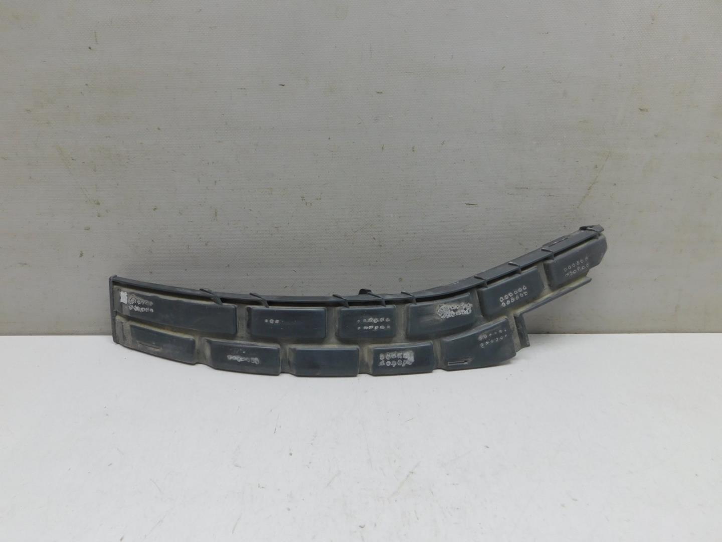 Кронштейн переднего бампера