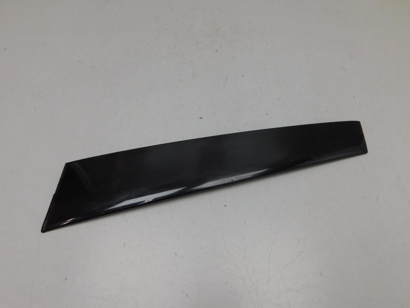 Накладка двери передней правой