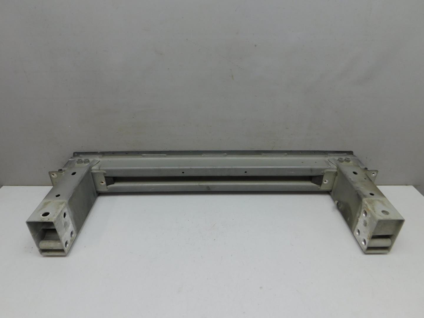 Усилитель переднего бампера