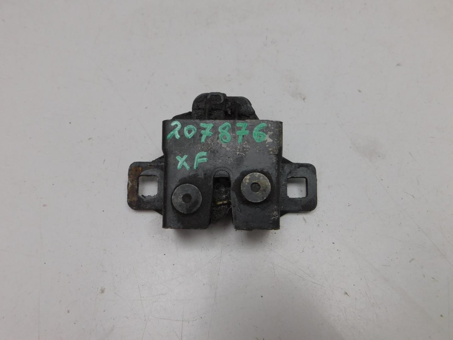 Замок капота