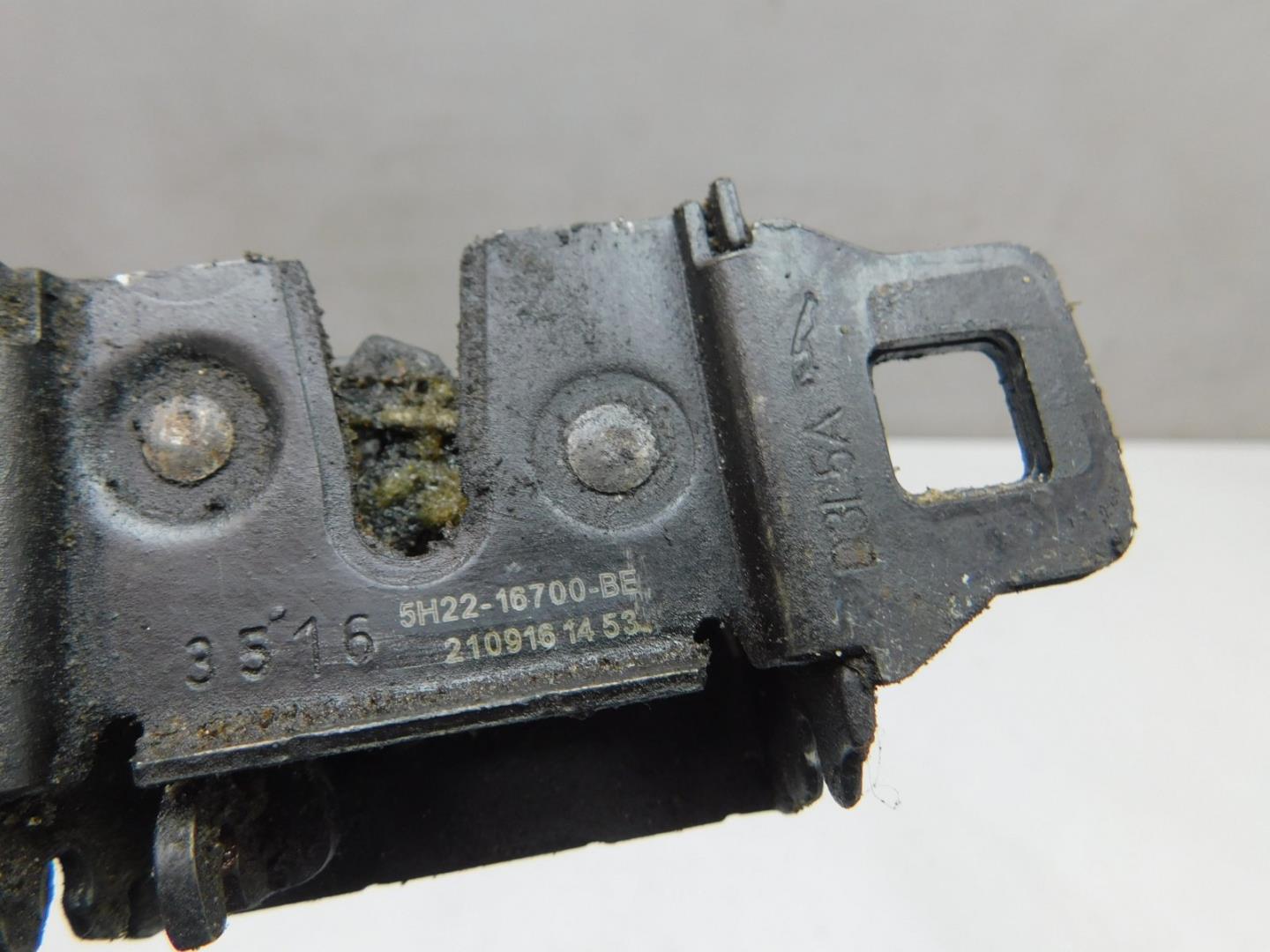 Замок капота