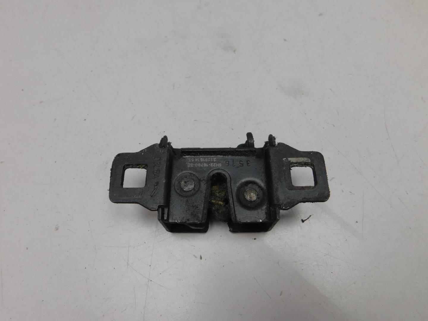 Замок капота