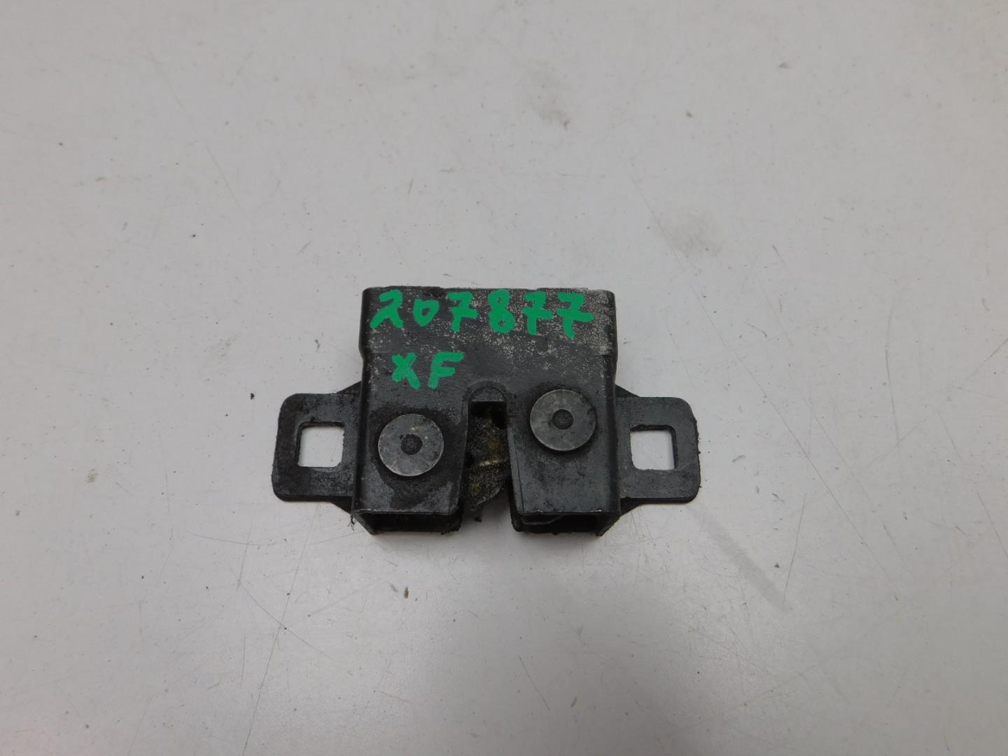 Замок капота