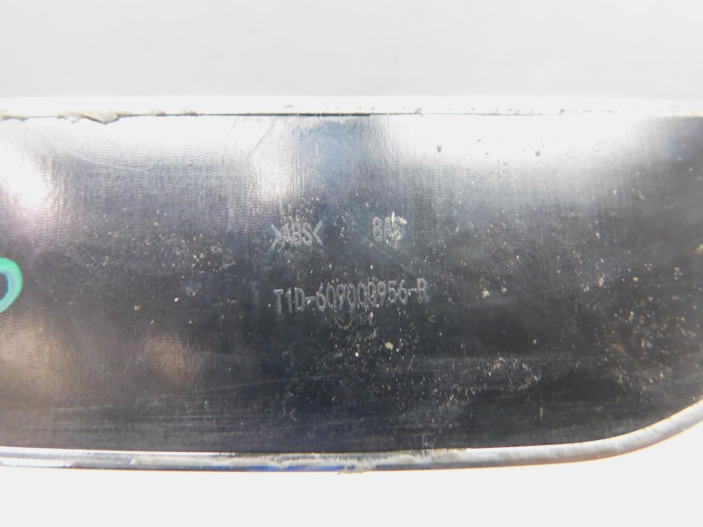 Накладка переднего крыла правого