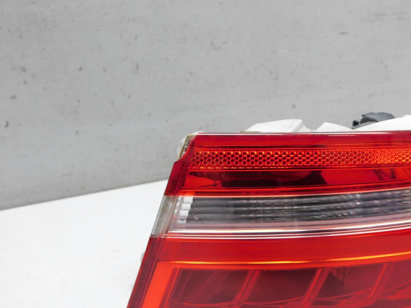 Фонарь задний наружный правый