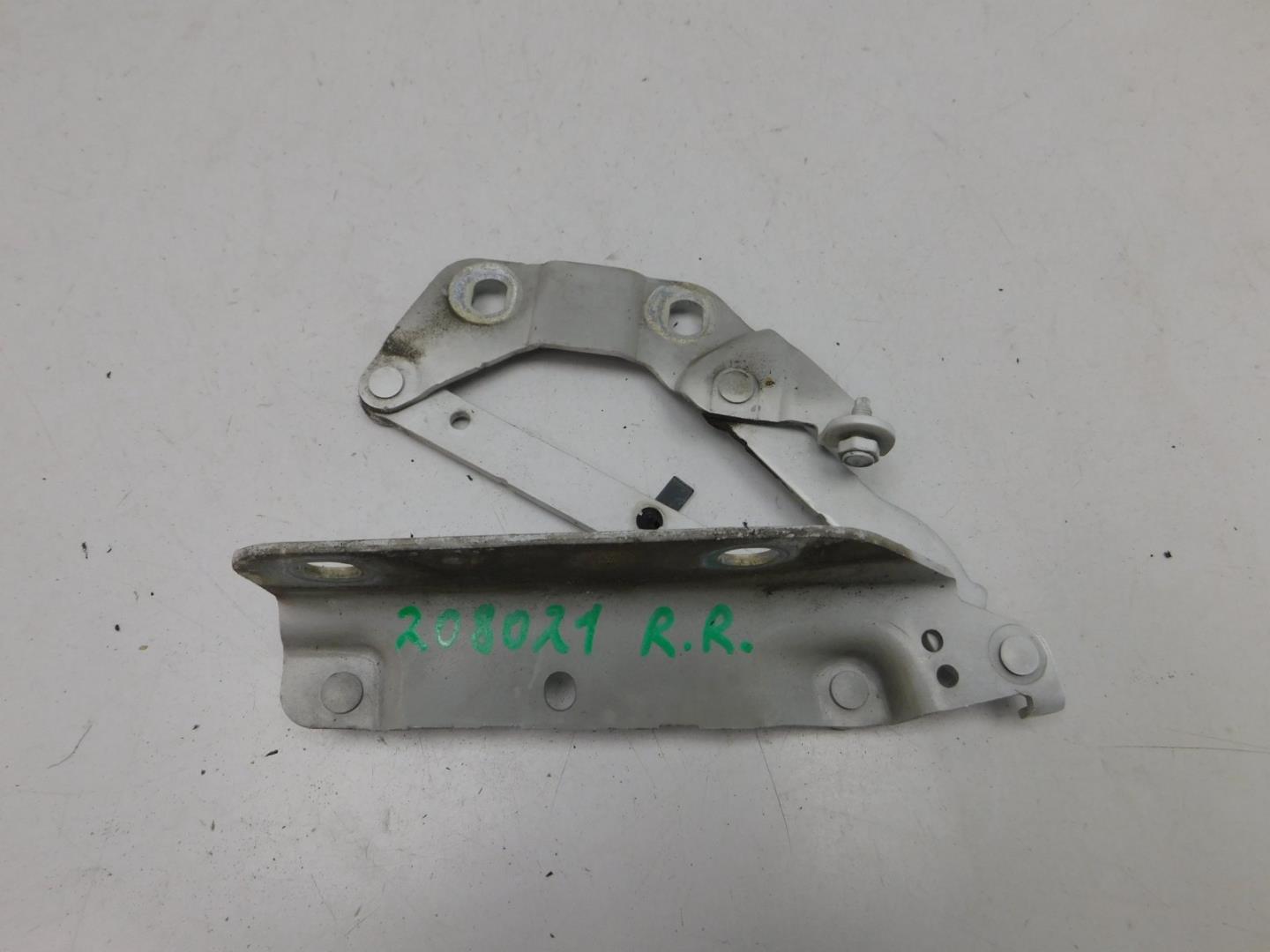 Петля капота правая