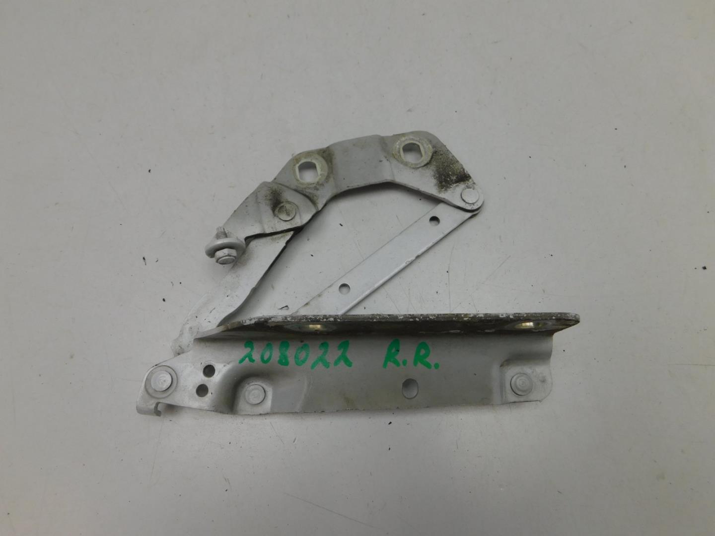 Петля капота левая