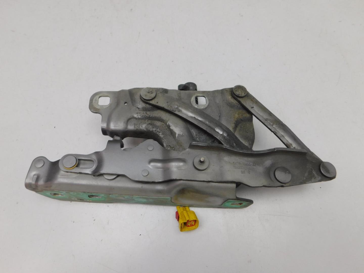 Петля капота правая