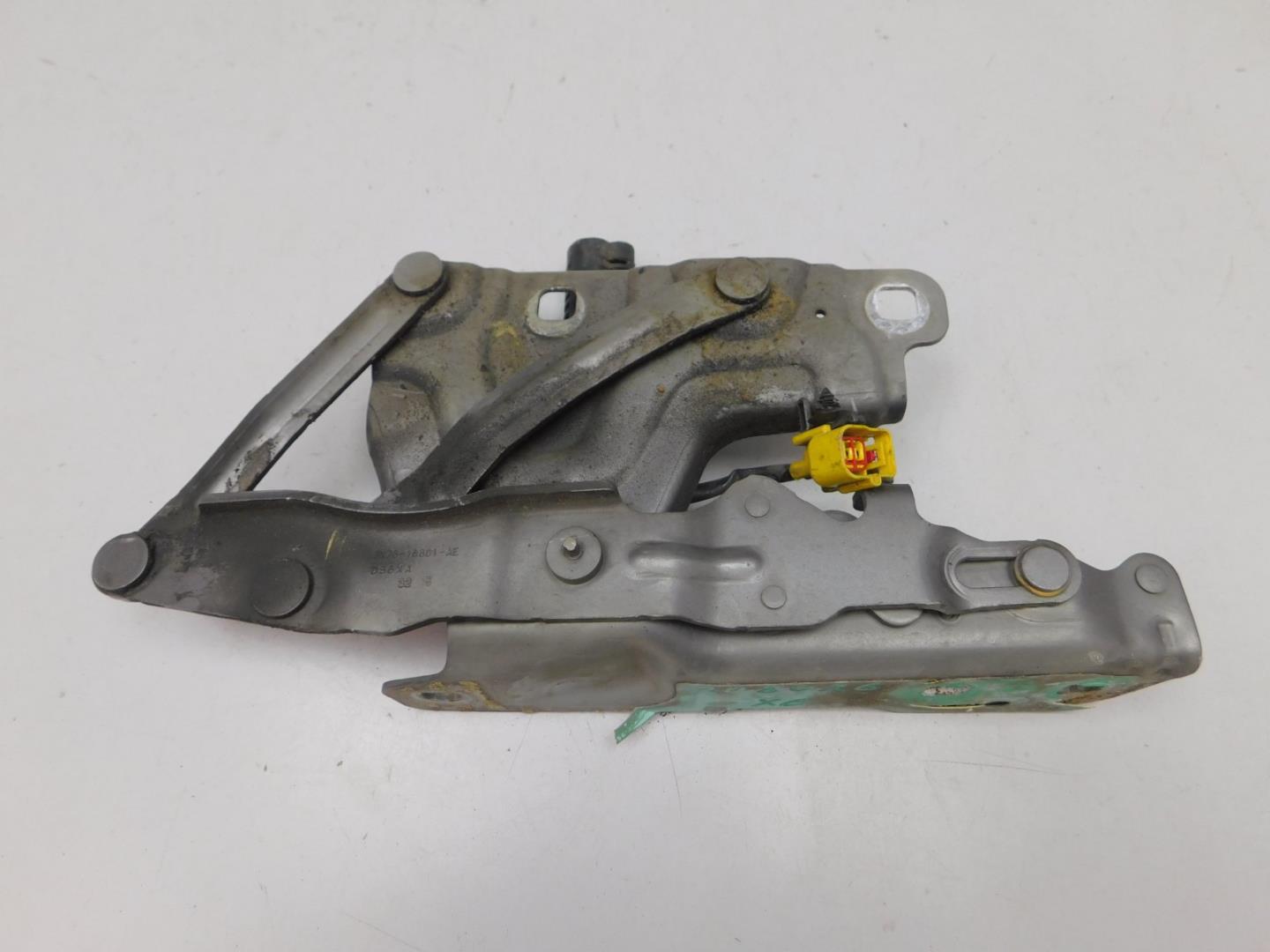 Петля капота левая