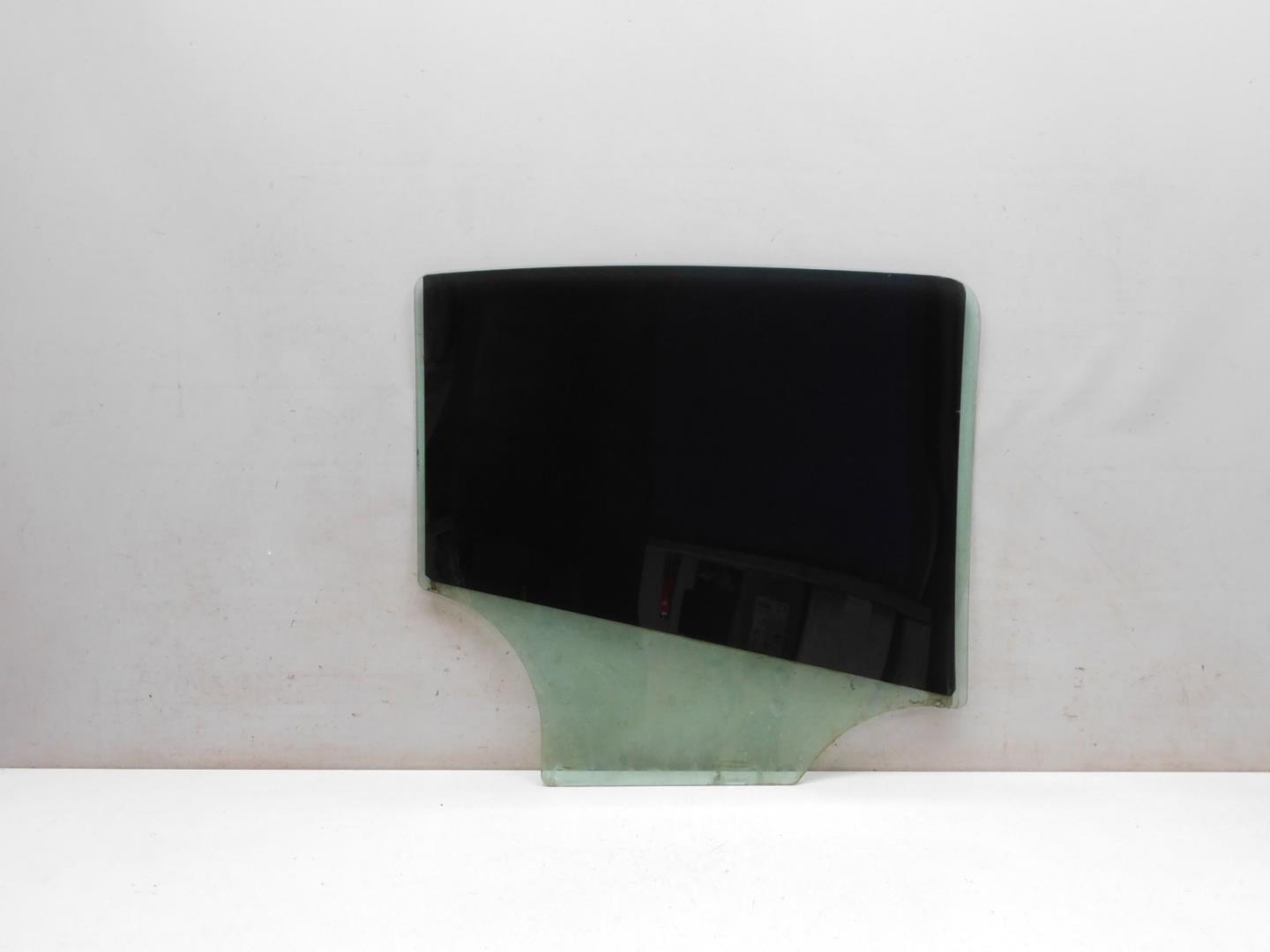 Стекло двери задней левой