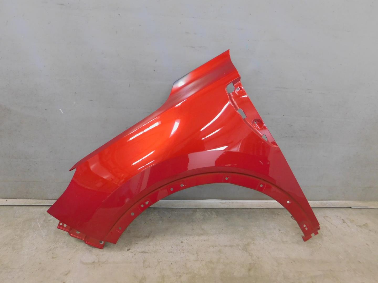 Крыло переднее левое