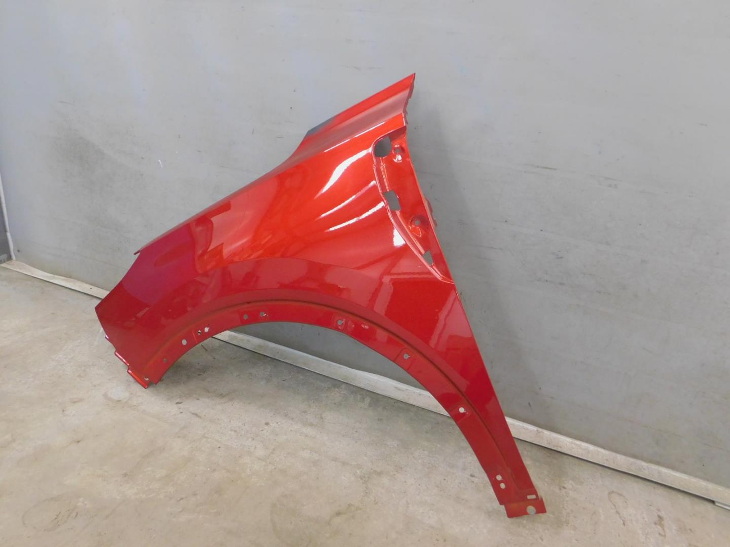 Крыло переднее левое