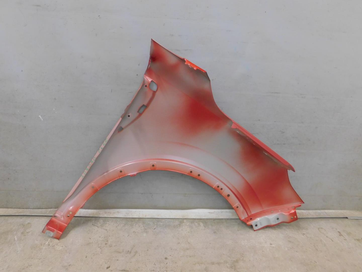 Крыло переднее левое