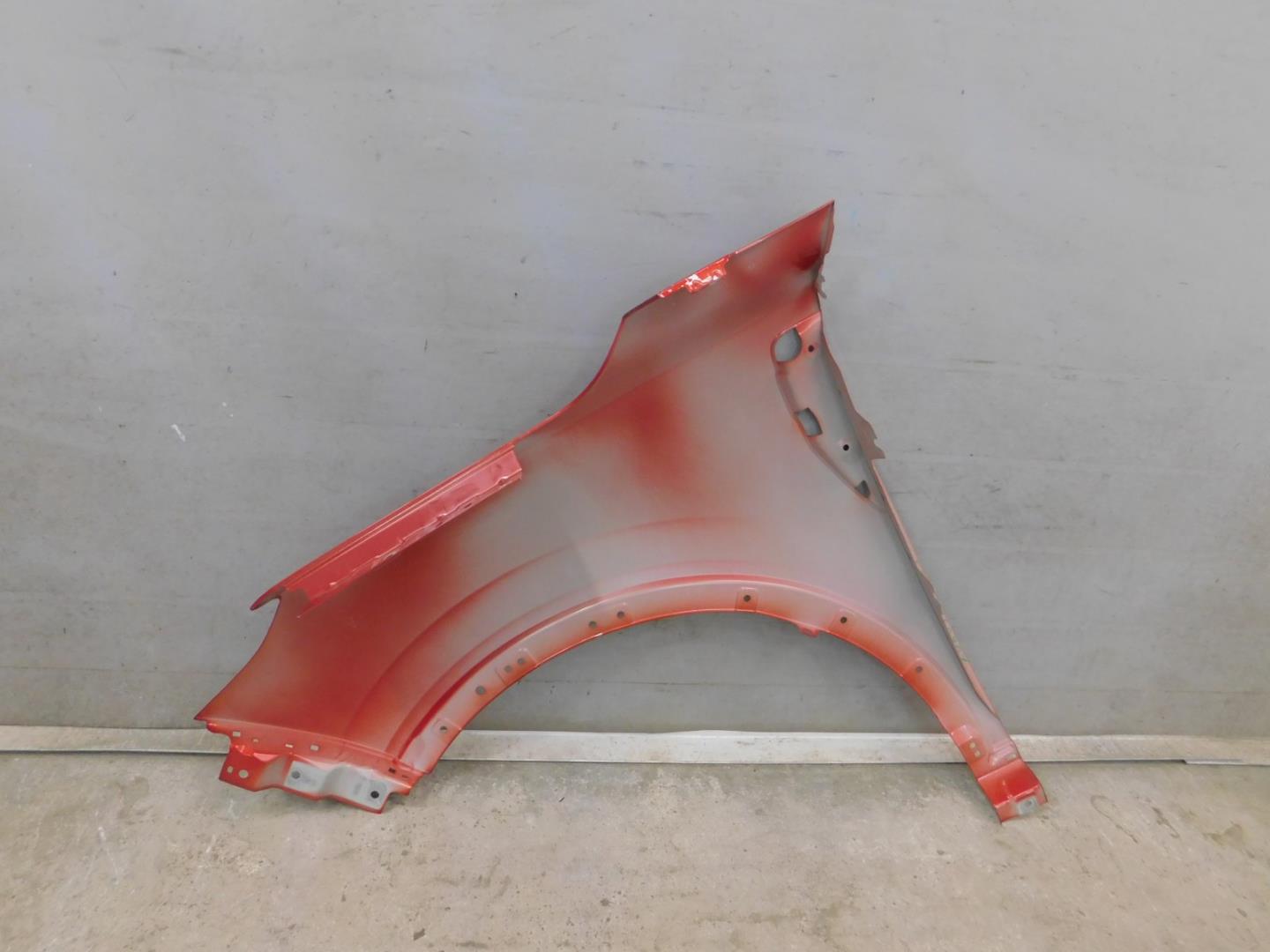 Крыло переднее правое