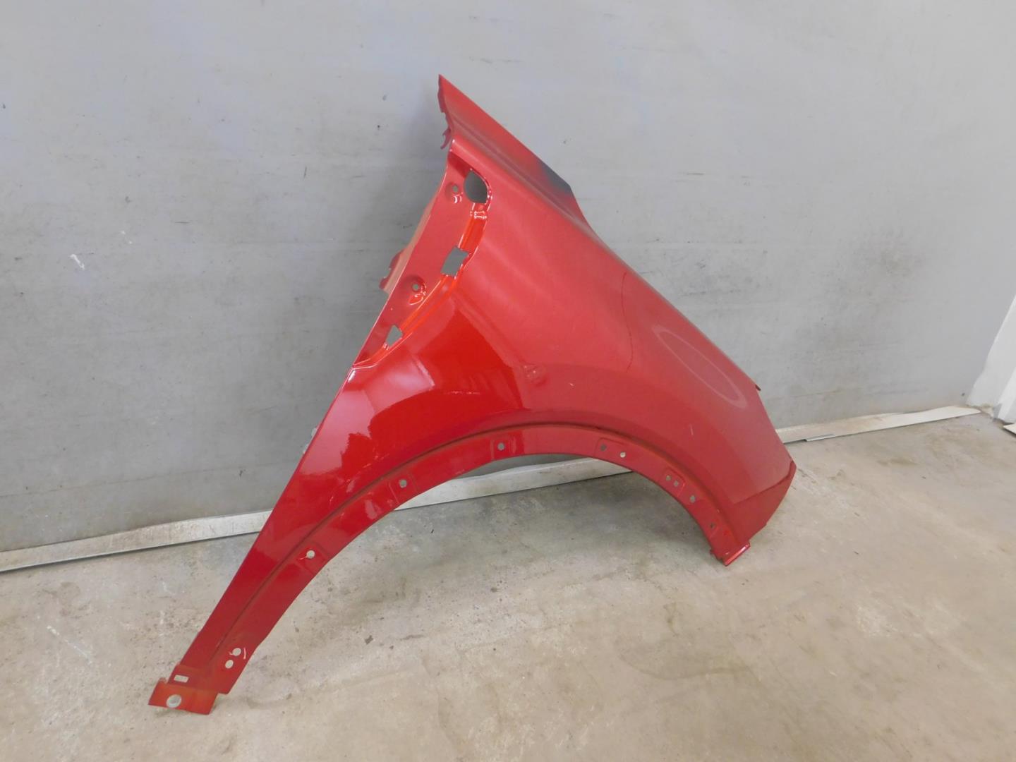 Крыло переднее правое