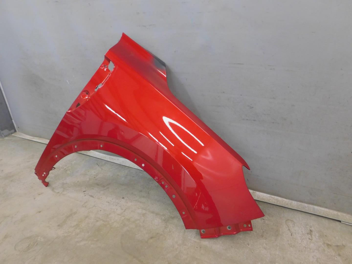 Крыло переднее правое