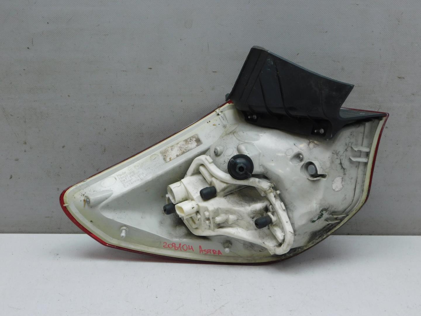 Фонарь задний наружный правый