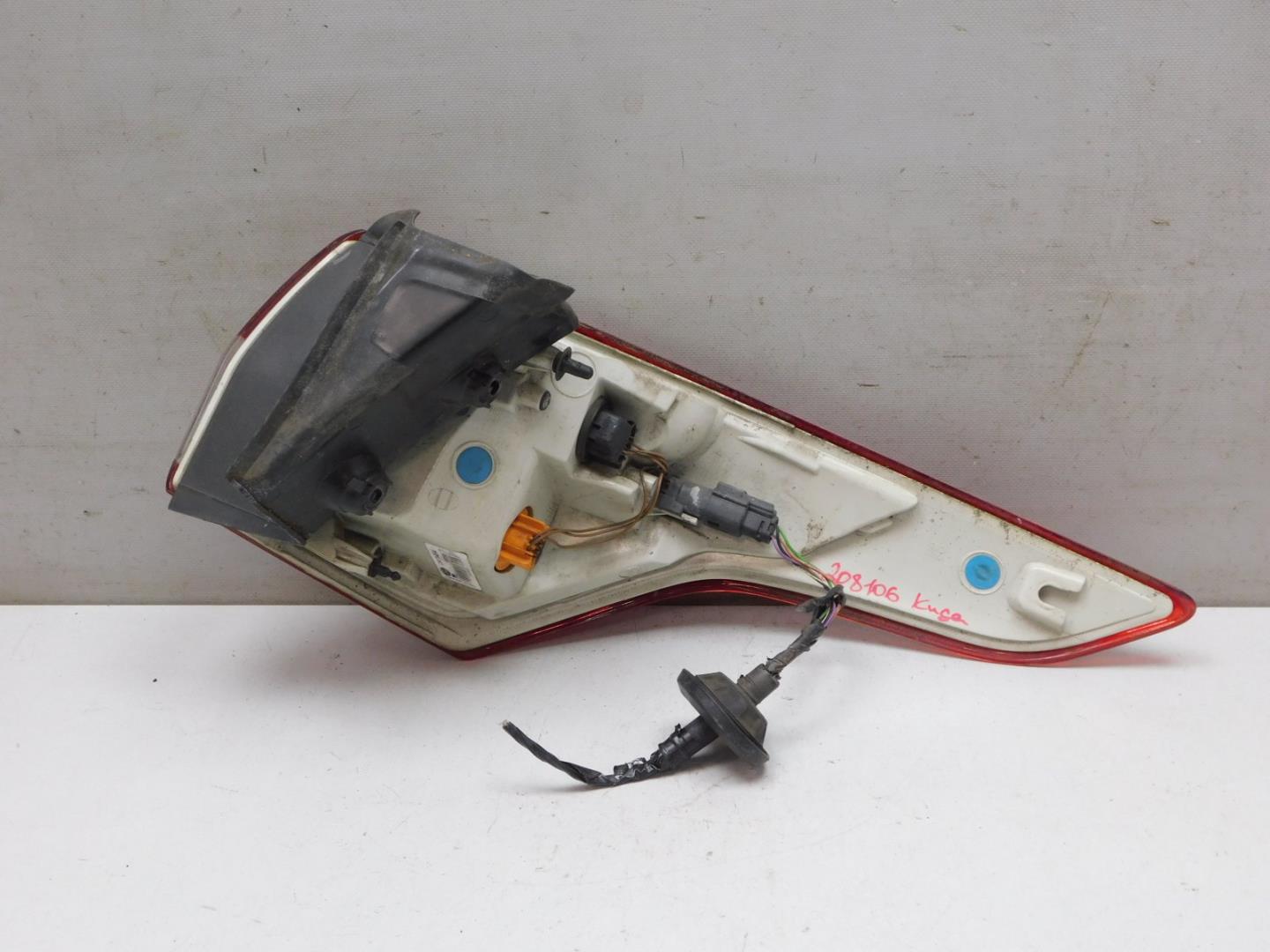 Фонарь задний наружный левый