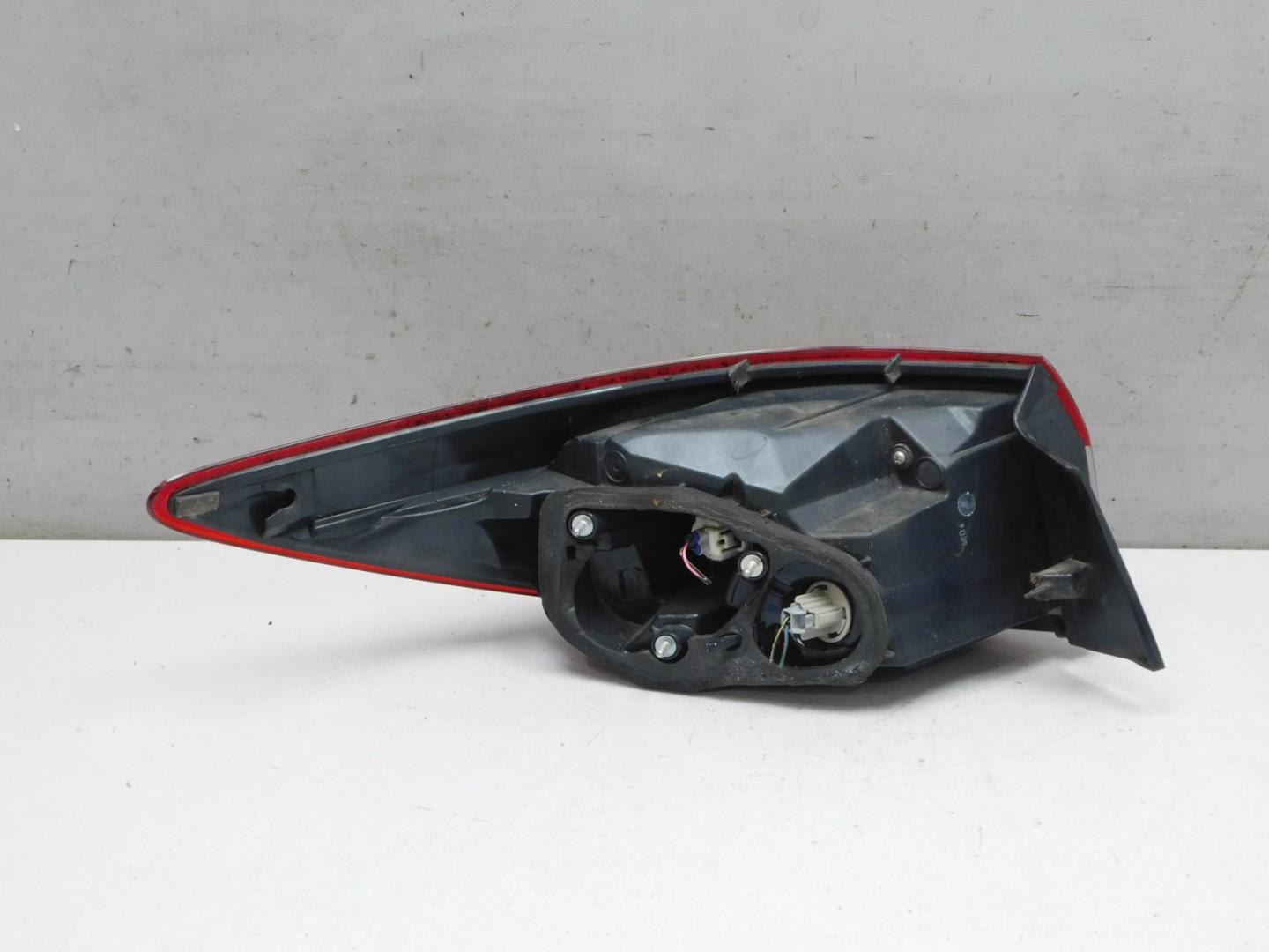 Фонарь задний наружный правый