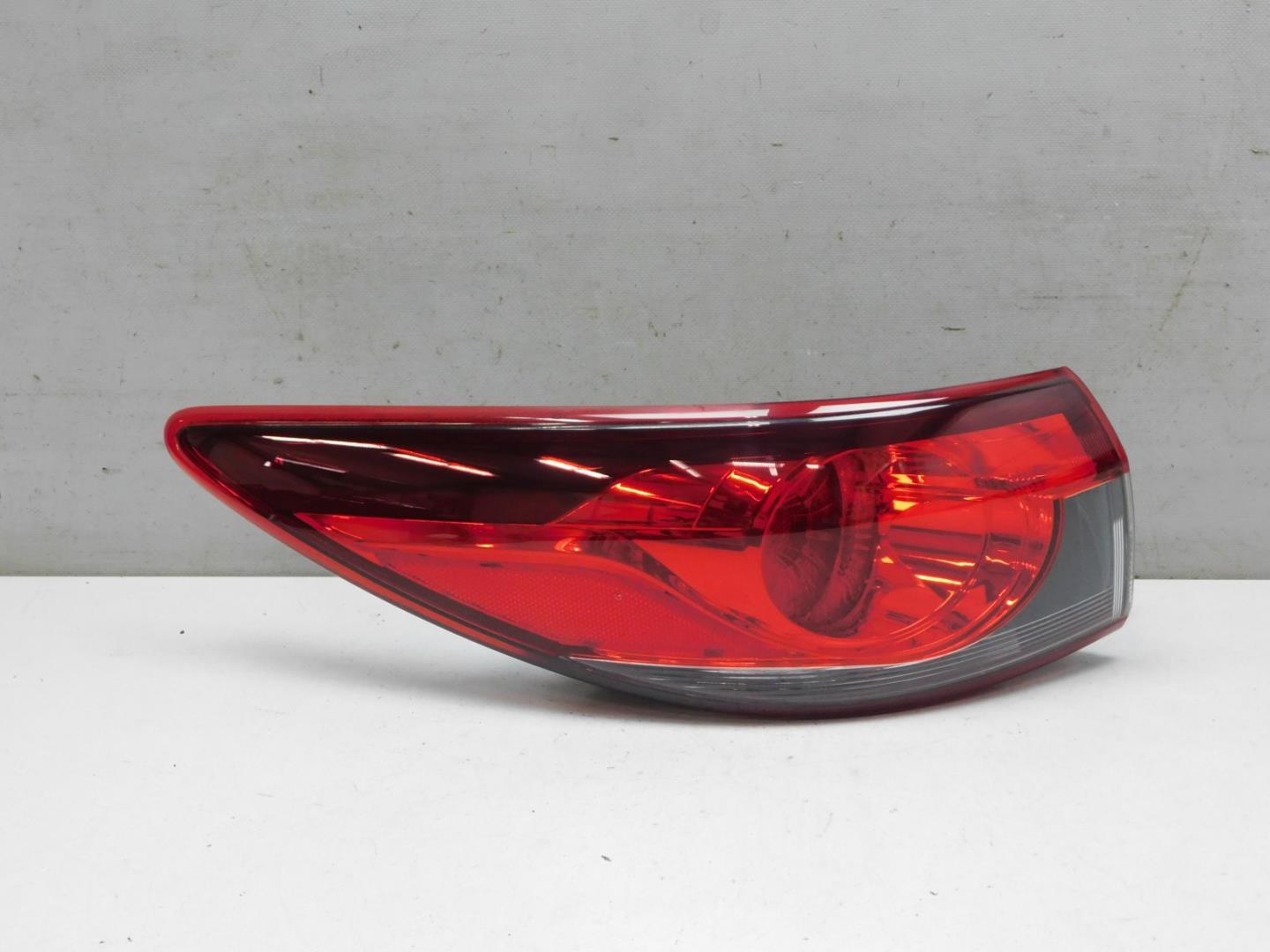 Фонарь задний наружный левый